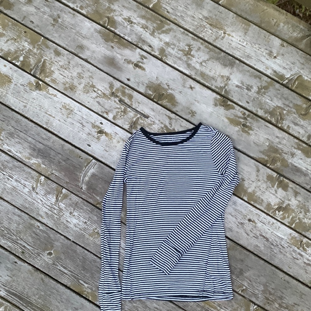 Black and white long sleeved top